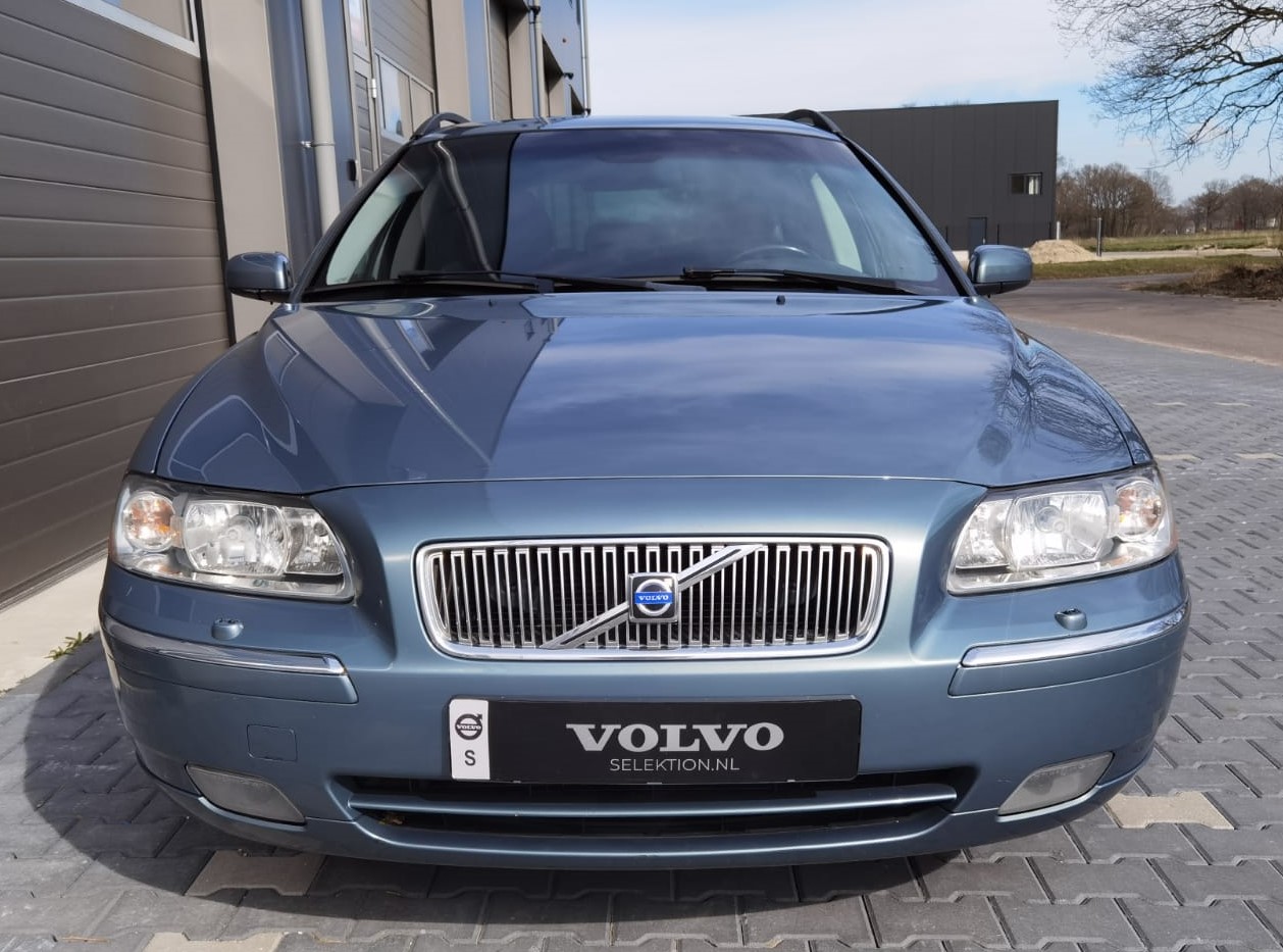 Volvo V70 2.5T Summum 5-bak 209 pk